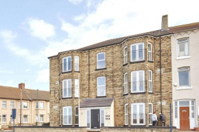 Huge Accommodation with Stunning Seaviews - Sleeps 16!